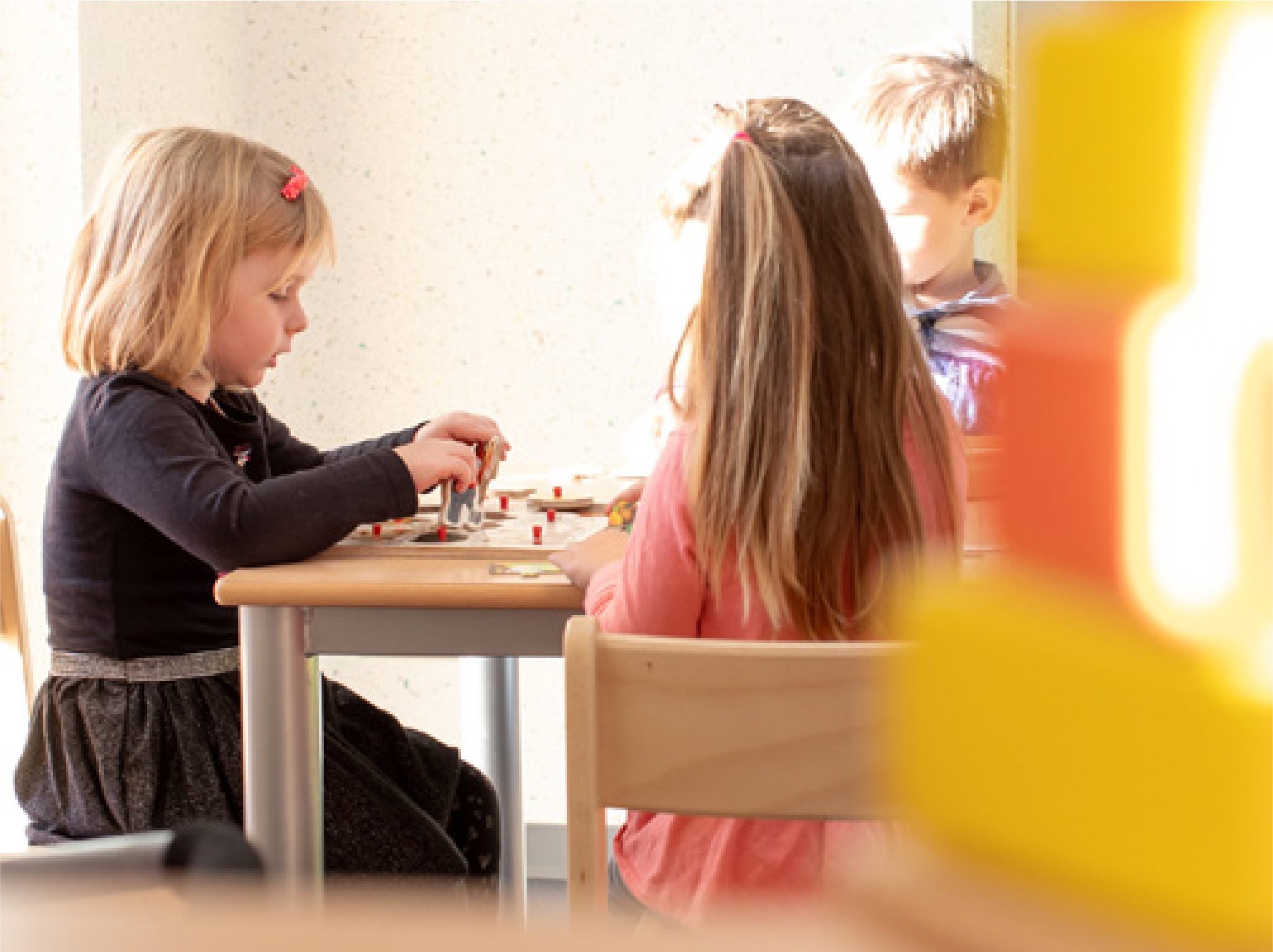 Kinder spielen in der Kita